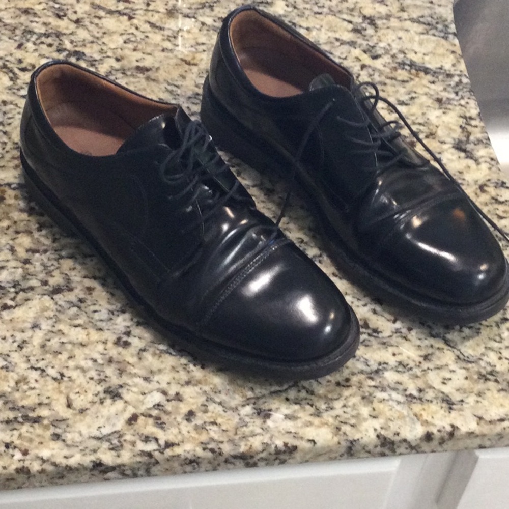 Johnston & Murphy, black leather oxfords, 10 1/2
